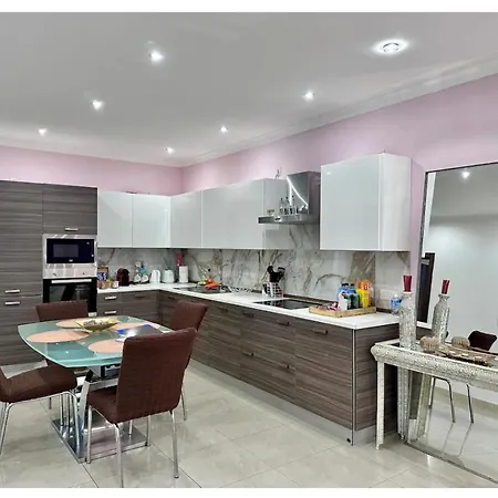 Excellent Location, Sliema Ferry,beach & Pool Club Gzira