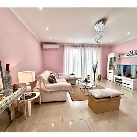Excellent Location, Sliema Ferry,beach & Pool Club * Gzira