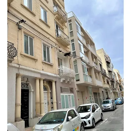 Excellent Location, Sliema Ferry,beach & Pool Club * Gzira